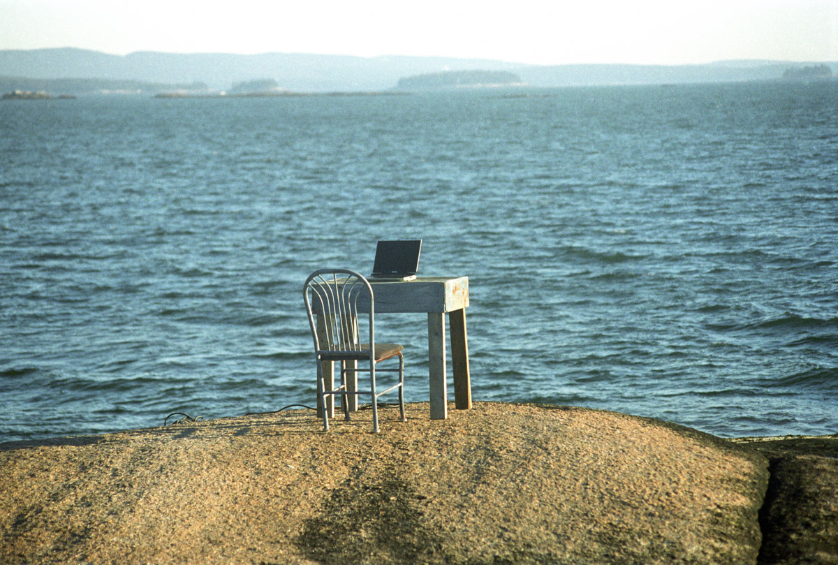Projects on Nothingness