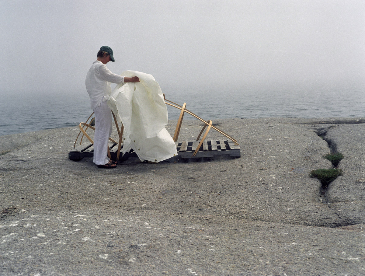 Projects on Nothingness
